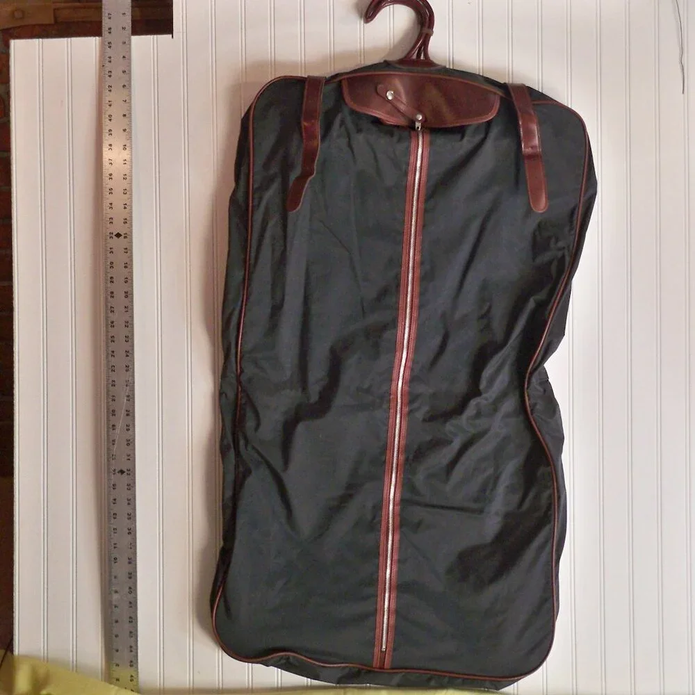 Verdi Garment Bag W/ 2 Big zip pockets